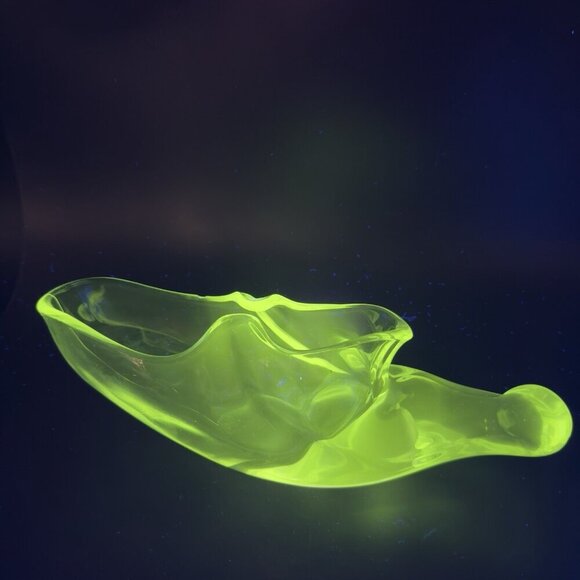 1950s Heisey Glass Clear Elf Shoe Cornucopia Heavy Manganese 365nm Green UV Glow - Picture 6 of 16